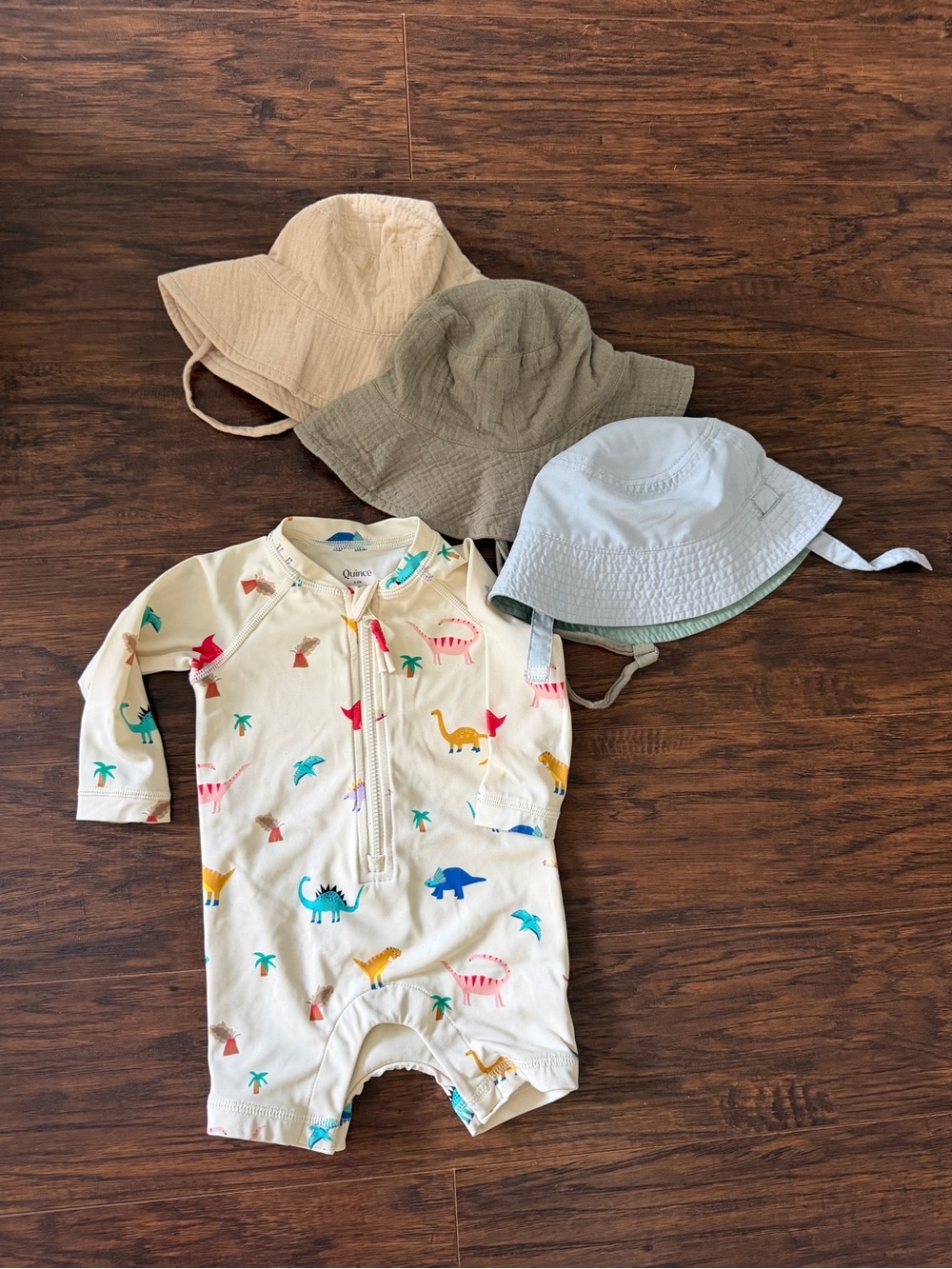 Quince 3-6 mo Dinosaur Rashguard Zip One-Piece with Three Sun Hats
